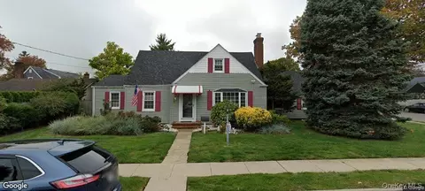 295 Ivy Ave, North Hempstead, NY 11590