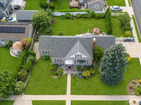 295 Ivy Ave, North Hempstead, NY 11590