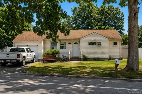 643 Jayne Blvd, Port Jefferson Station, NY 11776