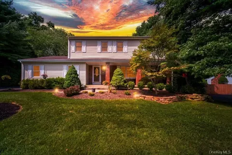 22 Concord Dr, Clarkstown, NY 10956