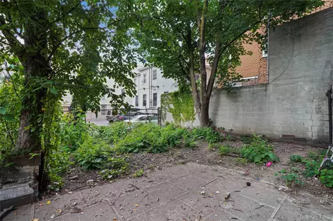 Exterior - 629 E 183rd St, New York, NY 10458 photo 11 of 13