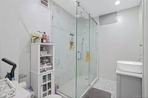 Bath - 629 E 183rd St, New York, NY 10458 photo 2 of 3