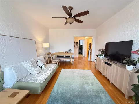8384 116th St #6B, Richmond Hill, NY 11418