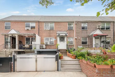 6726 Utopia Pkwy, New York, NY 11365