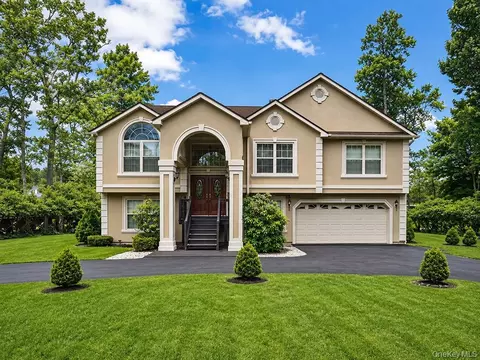 61 Lake Shore Dr W, Thompson, NY 12775