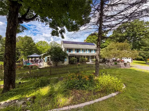 912-918 Hollow Rd, Clinton, NY 12514