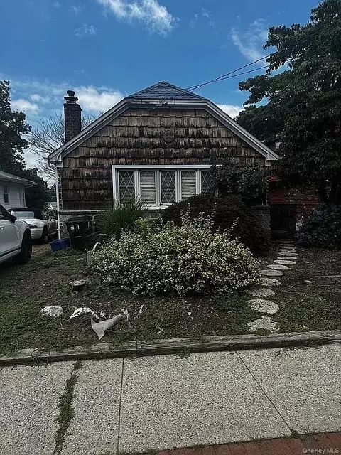 37 Marino Ave, North Hempstead, NY 11050