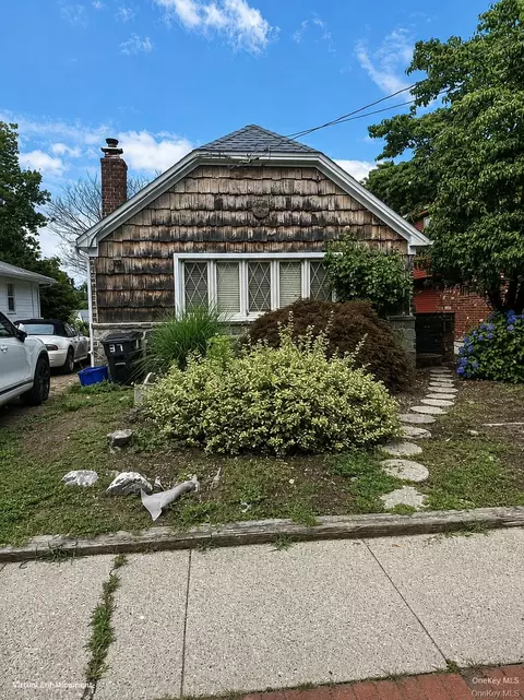 37 Marino Ave, North Hempstead, NY 11050