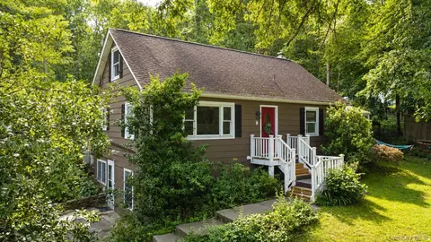 7 Lyceum Rd, La Grange, NY 12540