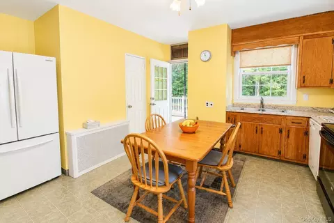 Kitchen - 7 Brayton Rd, Kent, NY 10512 photo 2 of 2