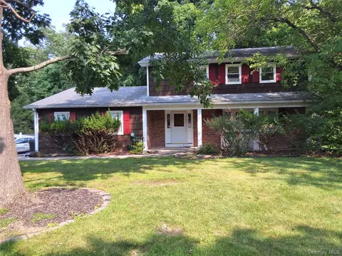 6 Strathmore Dr, Clarkstown, NY 10956