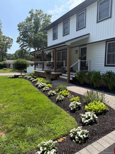 Exterior - 29 Rolling Hills Dr, Ridge, NY 11961 photo 2 of 4