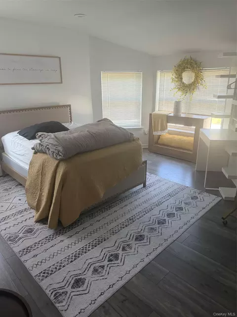 Bedroom - 29 Rolling Hills Dr, Ridge, NY 11961 photo 3 of 4