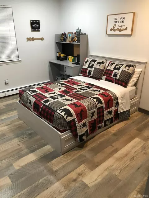 Bedroom - 29 Rolling Hills Dr, Ridge, NY 11961 photo 4 of 4