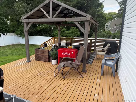 Exterior - 29 Rolling Hills Dr, Ridge, NY 11961 photo 4 of 4