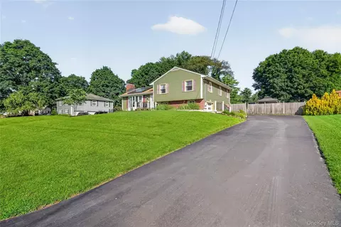 17 N Jackson Dr, Poughkeepsie, NY 12603