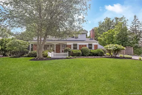 4 Crinkle Ct, Northport, NY 11768
