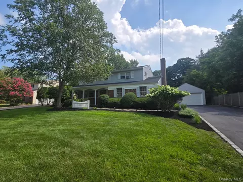 4 Crinkle Ct, Northport, NY 11768