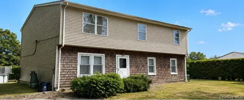 7 Gaynor Rd, Centereach, NY 11720