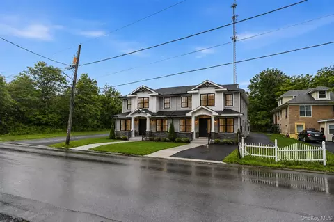 80 High St, Thompson, NY 12701
