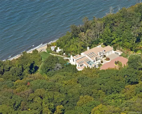 546 Long Beach Rd, Smithtown, NY 11780