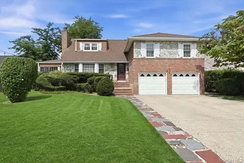 288 Brower Ave, Rockville Centre, NY 11570