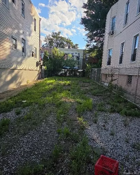 1923 Barnes Ave, New York, NY 10462