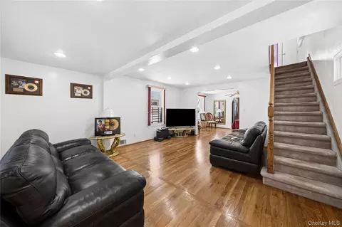 89-78 219th St, New York, NY 11427