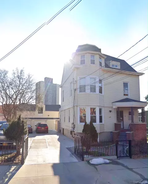 846 E 215th St, New York, NY 10467