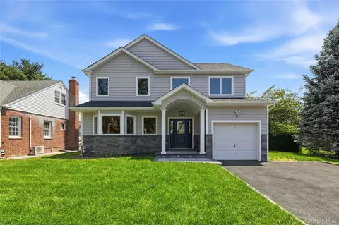 38 Surrey Rd, North Hempstead, NY 11040