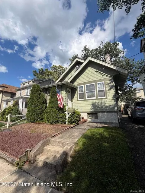 215 Demorest Ave, Staten Island, NY 10314