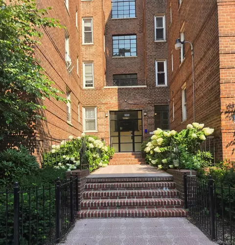 2080 Barnes Ave #5B, New York, NY 10462