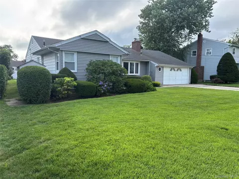279 E Shore Dr, Massapequa, NY 11758