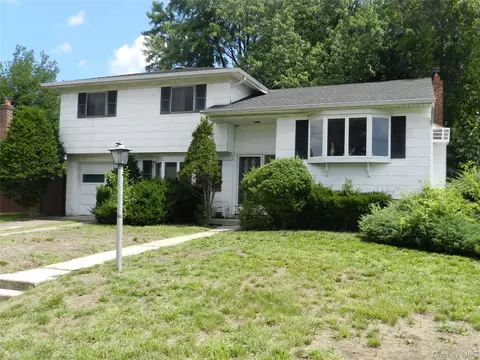 33 W 20th St, Deer Park, NY 11729