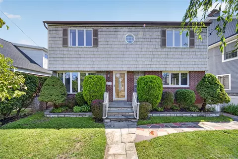 612 Marcellus Rd, North Hempstead, NY 11596