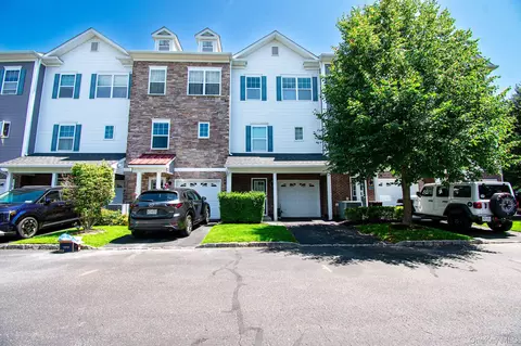 Exterior - 7 Lager Ln #7, Patchogue, NY 11772 photo 2 of 4