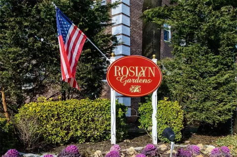 25 Edwards St #2 E, North Hempstead, NY 11576