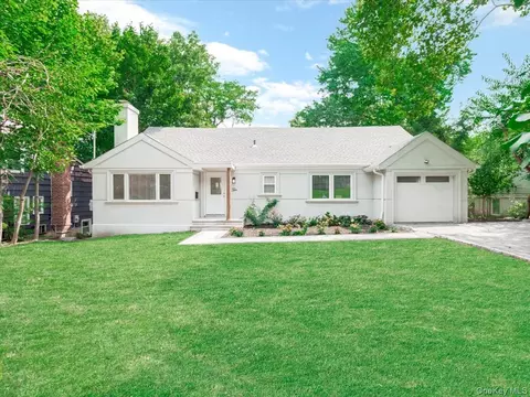 10 W Terrace Rd, North Hempstead, NY 11021