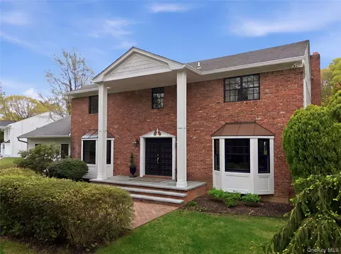 21 Sleepy Ln, Melville, NY 11747