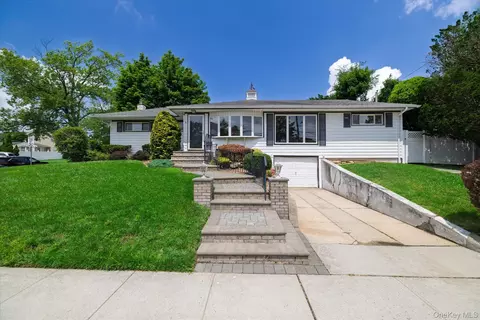 3695 Waverly Ave, Seaford, NY 11783