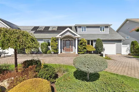 39 Jackson Pl, Massapequa, NY 11758