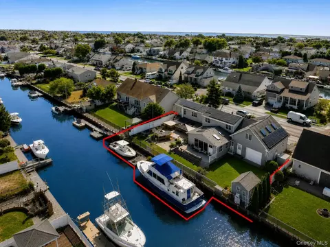 39 Jackson Pl, Massapequa, NY 11758