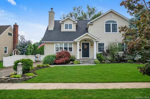 15 James Ave, East Norwich, NY 11732