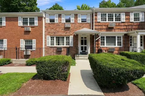 210 Woodland Hills Rd #210, Greenburgh, NY 10603