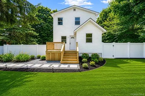 13 Graham Pl, Nesconset, NY 11767