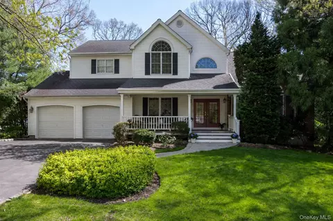 1 Fox Hollow Ct, Dix Hills, NY 11746