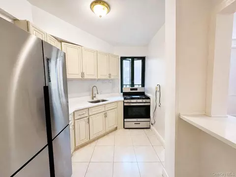 1564 Unionport Rd #5A, New York, NY 10462