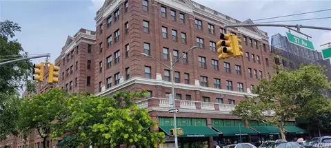8401 37th Ave #306, New York, NY 11372