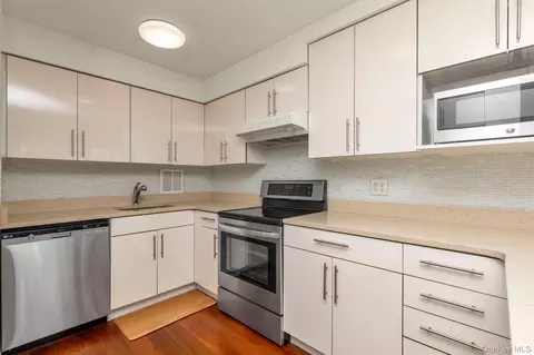 Kitchen - 10-10 166 St #6D, New York, NY 11357 photo 2 of 2
