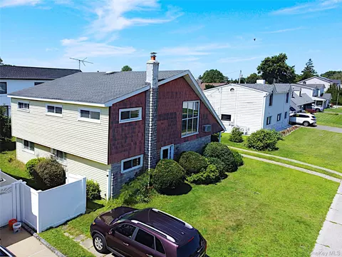 2492 2 St, East Meadow, NY 11554